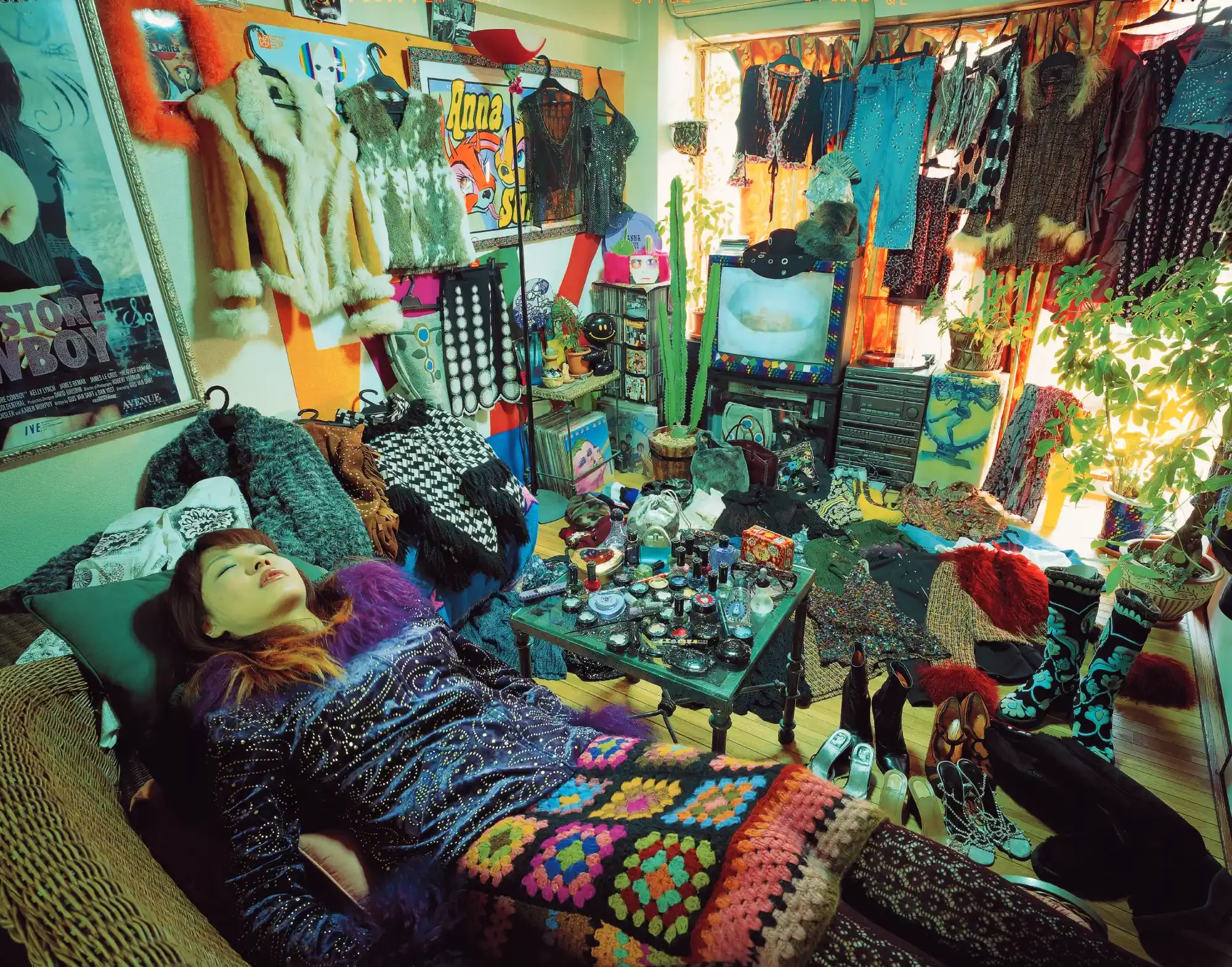 Happy Victims Returns - Tsuzuki's Portrait of Fashion-Filled Homes